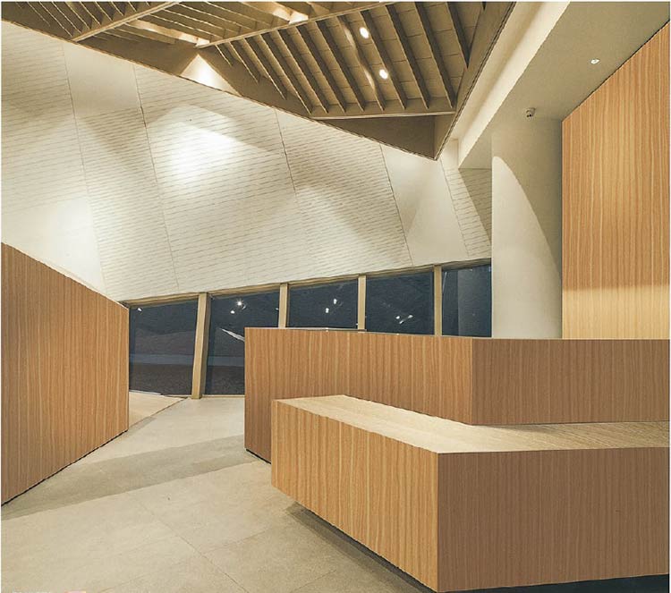 Je! Filamu ya PVC inayoweza kujiboresha inawezaje kurekebisha kaunta yako ya mbele ya duka?